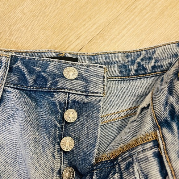 NWOT Express Boyfriend MIDI Blue Jean Shorts with Relaxed Fit and Frayed Hem - Picture 7 of 10